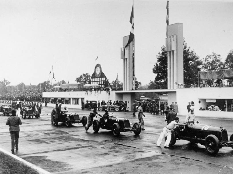 1933: la sfilata delle auto prima del Gran premio d’Italia (Olycom)